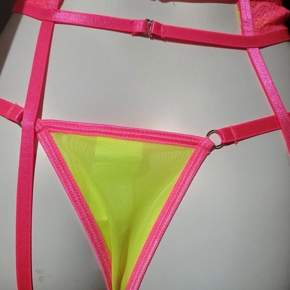 Neon Lace Trim Underwire Garter Lingerie Set - Picture 6 of 11